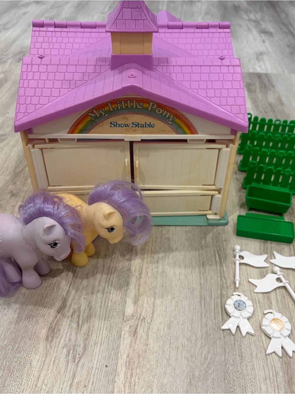 Vintage MLP My Little Pony 1983 Stable with accessories